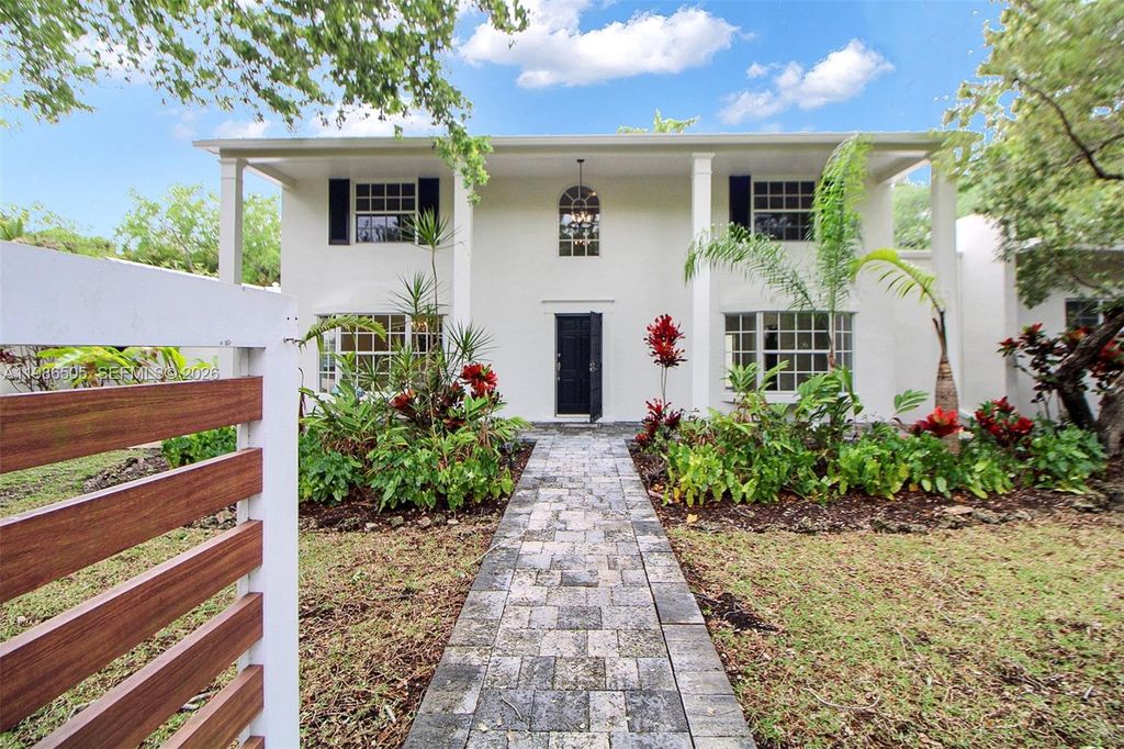 6900 SW 104th St, Pinecrest, FL 33156