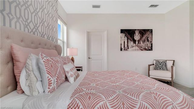 2425 Orchard ST, Naples, FL 34120