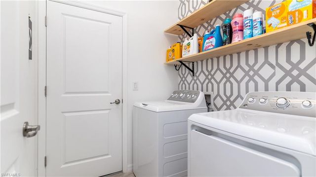 2425 Orchard ST, Naples, FL 34120