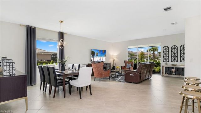 2425 Orchard ST, Naples, FL 34120