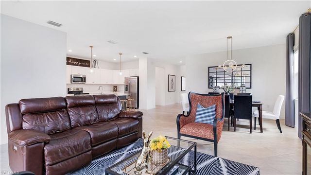 2425 Orchard ST, Naples, FL 34120