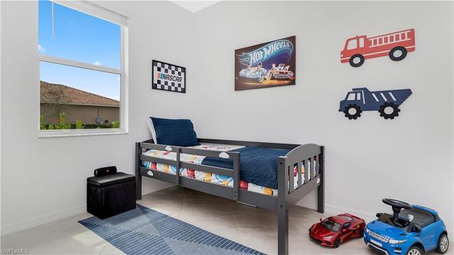 2425 Orchard ST, Naples, FL 34120