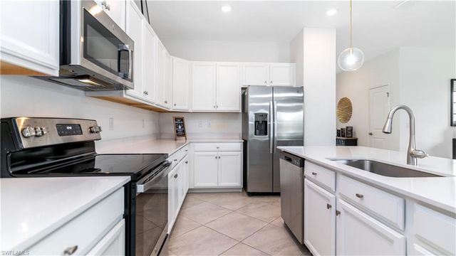 2425 Orchard ST, Naples, FL 34120