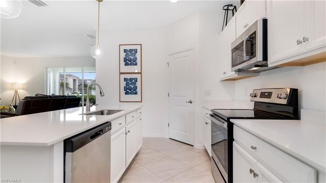 2425 Orchard ST, Naples, FL 34120