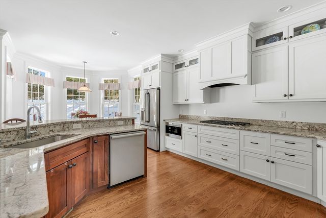 4 Dancer Farm Dr, Dover, MA 02030