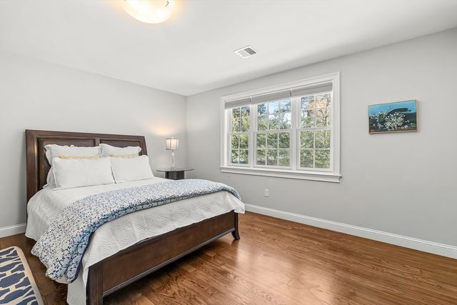 4 Dancer Farm Dr, Dover, MA 02030