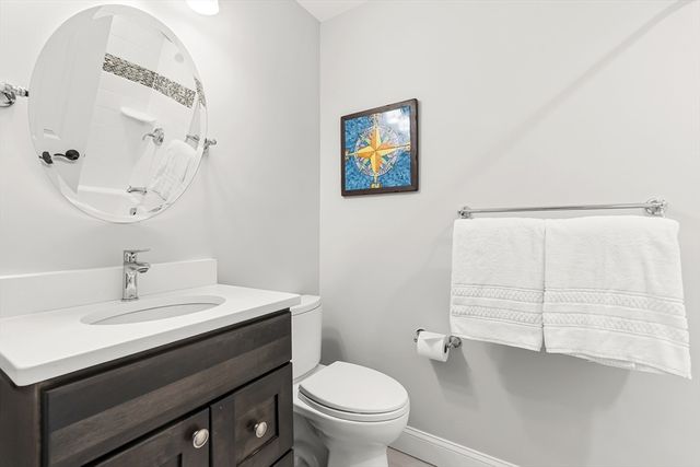 4 Dancer Farm Dr, Dover, MA 02030