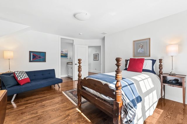 4 Dancer Farm Dr, Dover, MA 02030