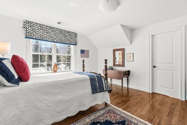 4 Dancer Farm Dr, Dover, MA 02030