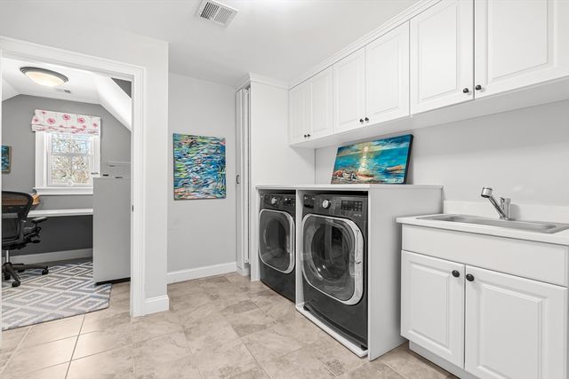 4 Dancer Farm Dr, Dover, MA 02030