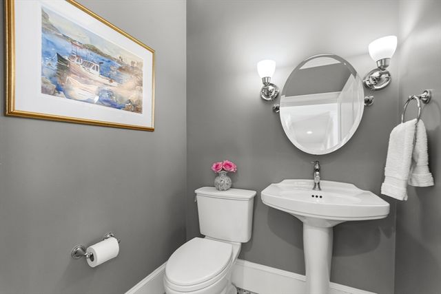 4 Dancer Farm Dr, Dover, MA 02030