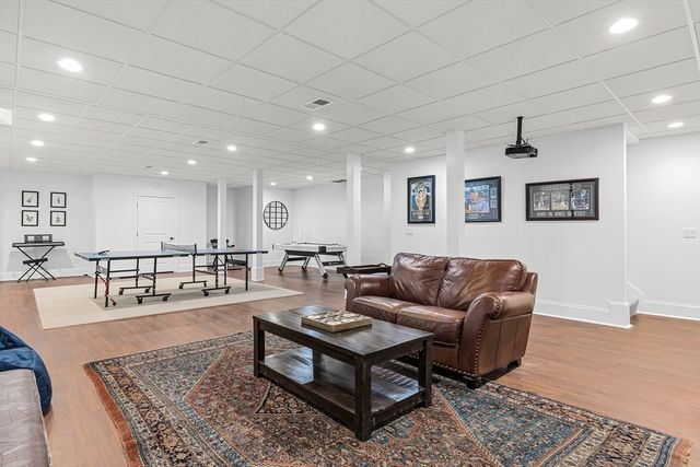 4 Dancer Farm Dr, Dover, MA 02030