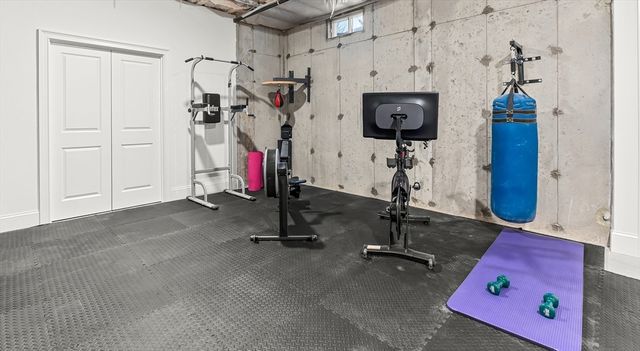 4 Dancer Farm Dr, Dover, MA 02030