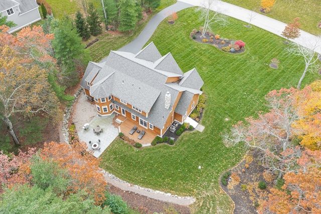 4 Dancer Farm Dr, Dover, MA 02030