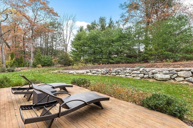 4 Dancer Farm Dr, Dover, MA 02030