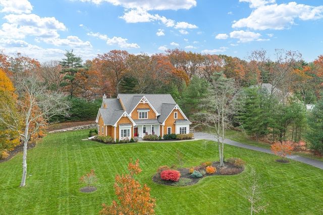 4 Dancer Farm Dr, Dover, MA 02030