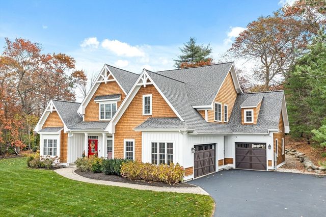 4 Dancer Farm Dr, Dover, MA 02030