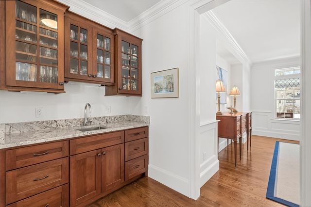 4 Dancer Farm Dr, Dover, MA 02030