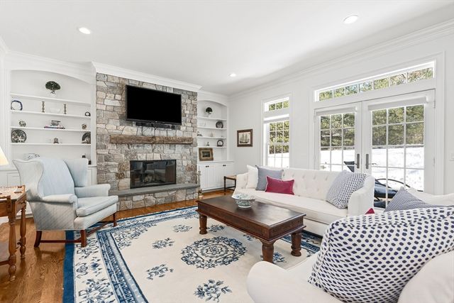 4 Dancer Farm Dr, Dover, MA 02030