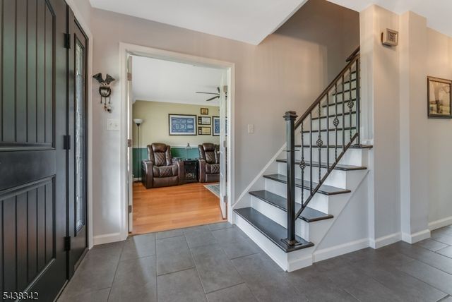 17 Partridge Run, Washington Twp., NJ 07882
