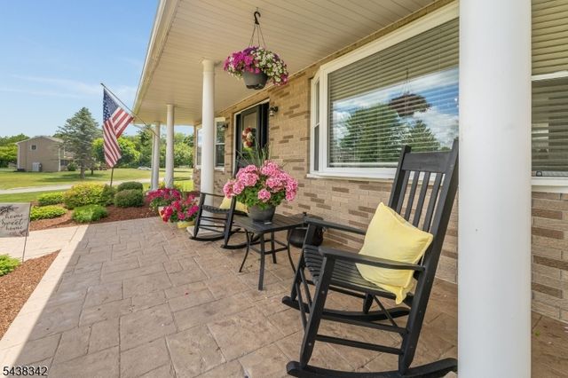 17 Partridge Run, Washington Twp., NJ 07882