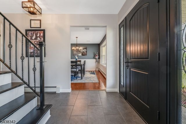 17 Partridge Run, Washington Twp., NJ 07882