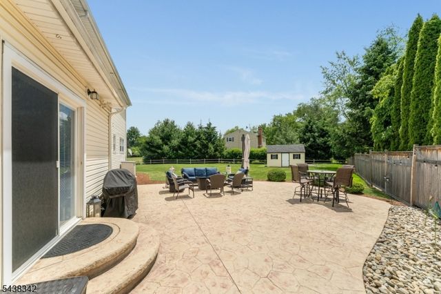 17 Partridge Run, Washington Twp., NJ 07882