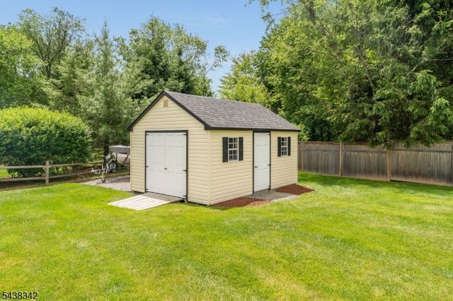 17 Partridge Run, Washington Twp., NJ 07882
