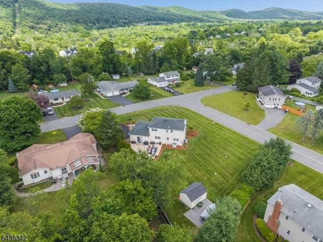 17 Partridge Run, Washington Twp., NJ 07882