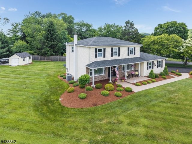 17 Partridge Run, Washington Twp., NJ 07882