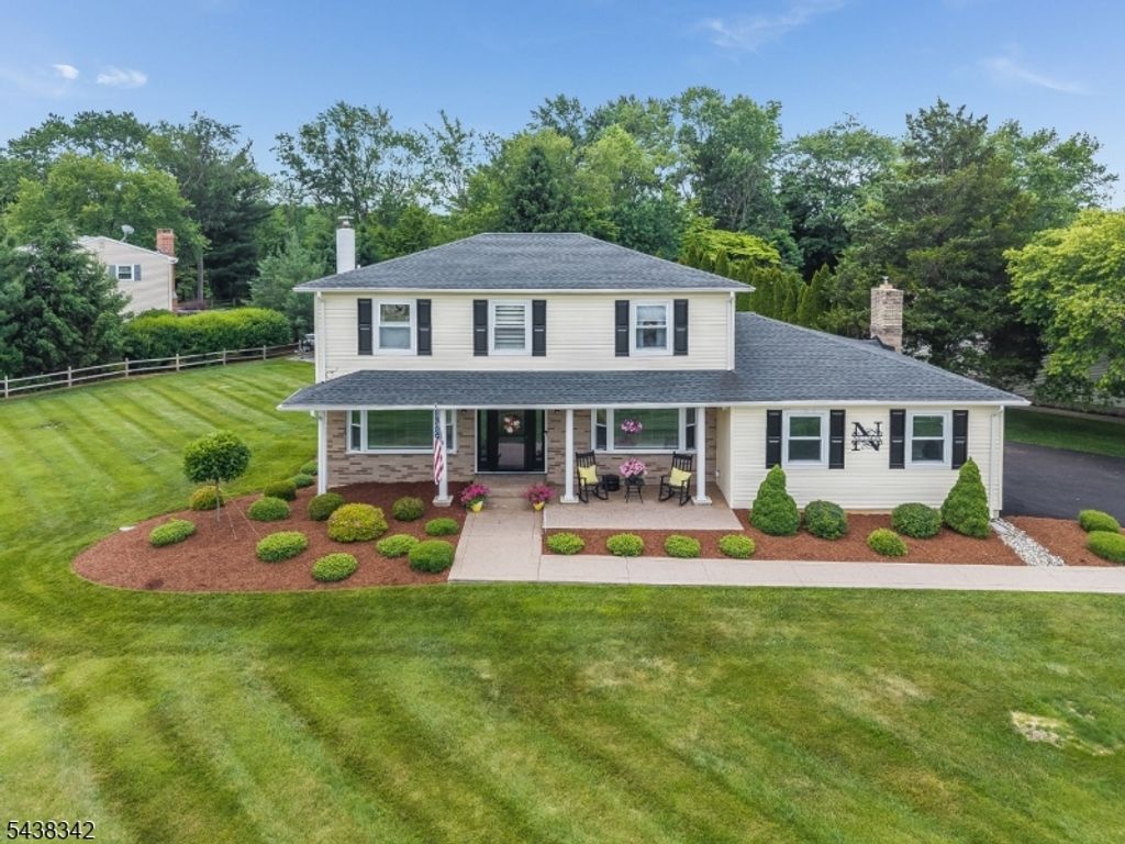 17 Partridge Run, Washington Twp., NJ 07882