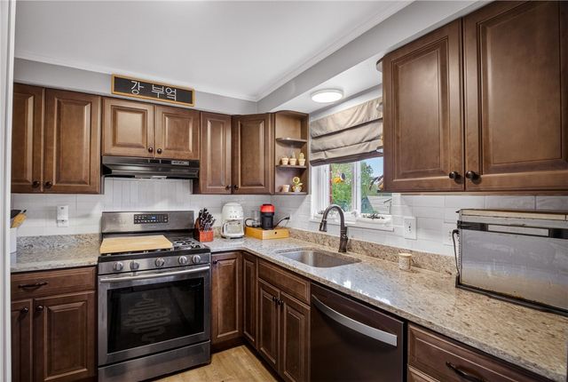 1521 Fernledge Dr, Shaler, PA 15101