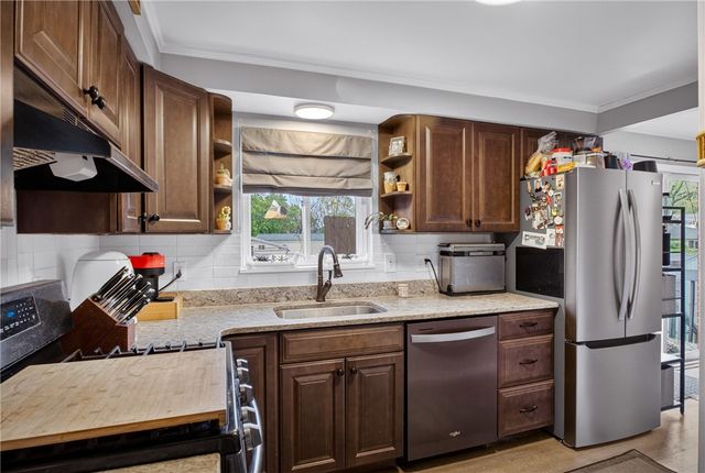 1521 Fernledge Dr, Shaler, PA 15101
