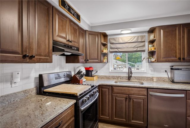 1521 Fernledge Dr, Shaler, PA 15101