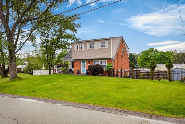 1521 Fernledge Dr, Shaler, PA 15101