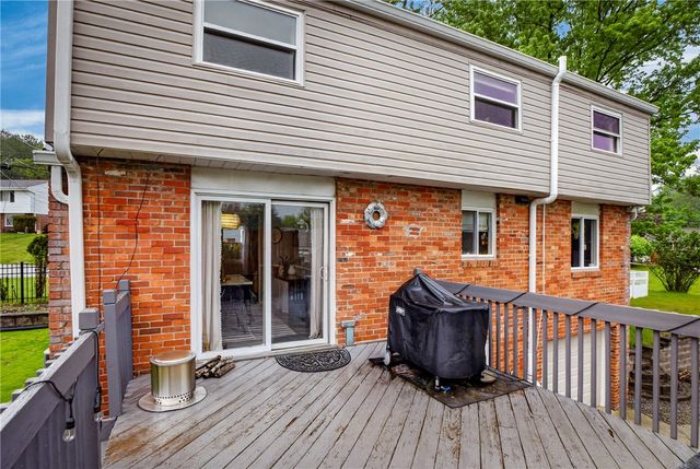 1521 Fernledge Dr, Shaler, PA 15101