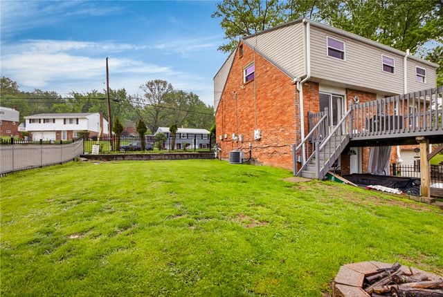 1521 Fernledge Dr, Shaler, PA 15101