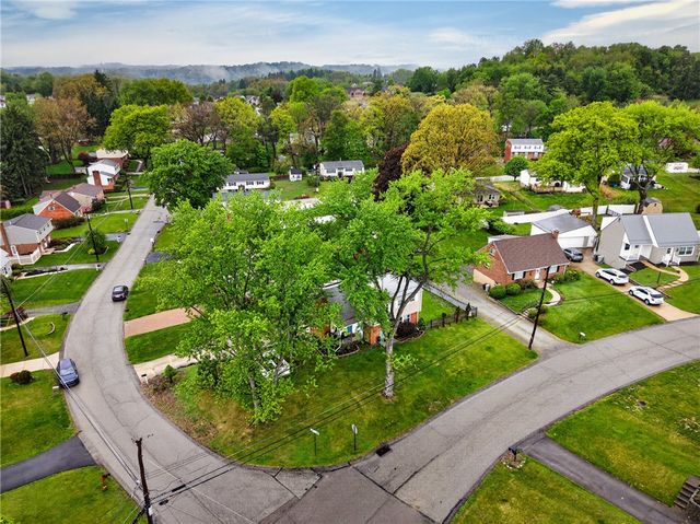 1521 Fernledge Dr, Shaler, PA 15101