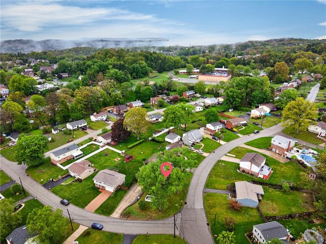 1521 Fernledge Dr, Shaler, PA 15101