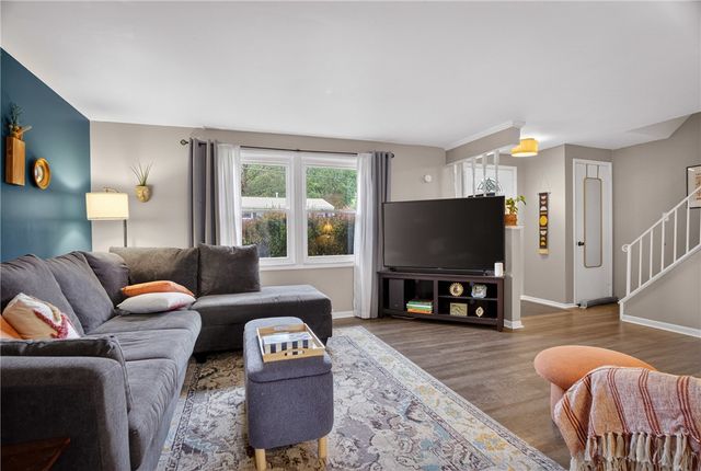 1521 Fernledge Dr, Shaler, PA 15101