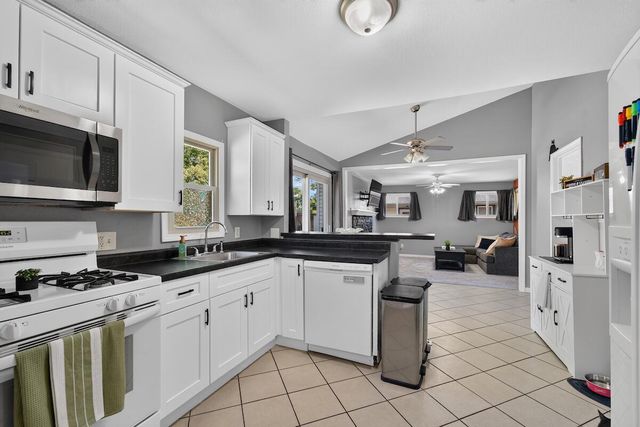 2018 Cleveland AVENUE, Racine, WI 53405