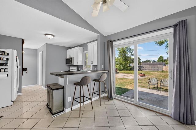 2018 Cleveland AVENUE, Racine, WI 53405