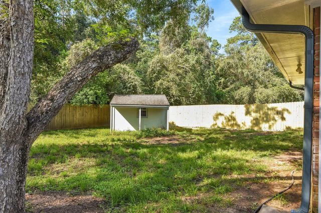 345 Maple Lane, Conroe, TX 77304