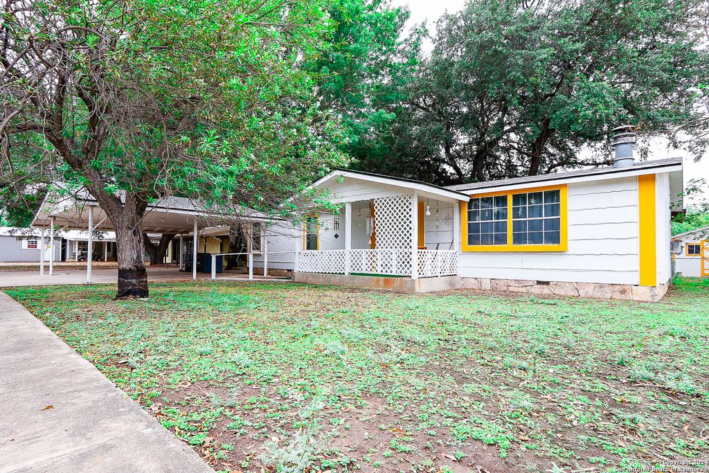 2403 AIRPORT RD, Brackettville, TX 78832