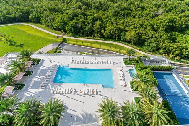 2411 Laguna Circle 1604, North Miami, FL 33181