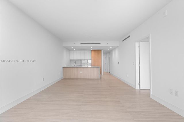 2411 Laguna Circle 1604, North Miami, FL 33181