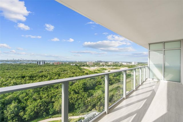 2411 Laguna Circle 1604, North Miami, FL 33181