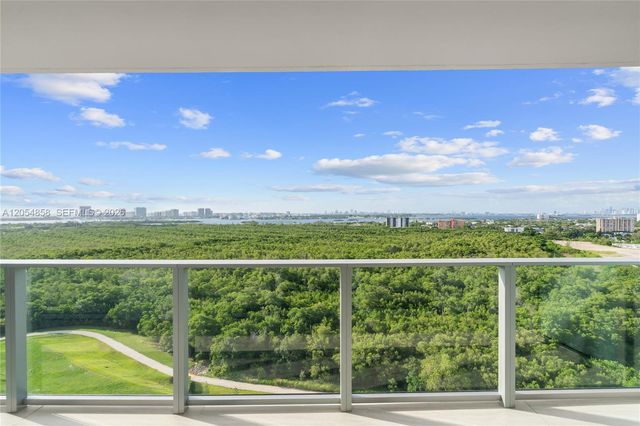 2411 Laguna Circle 1604, North Miami, FL 33181