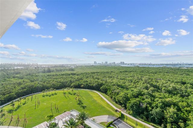 2411 Laguna Circle 1604, North Miami, FL 33181
