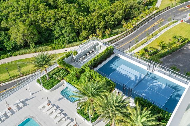 2411 Laguna Circle 1604, North Miami, FL 33181